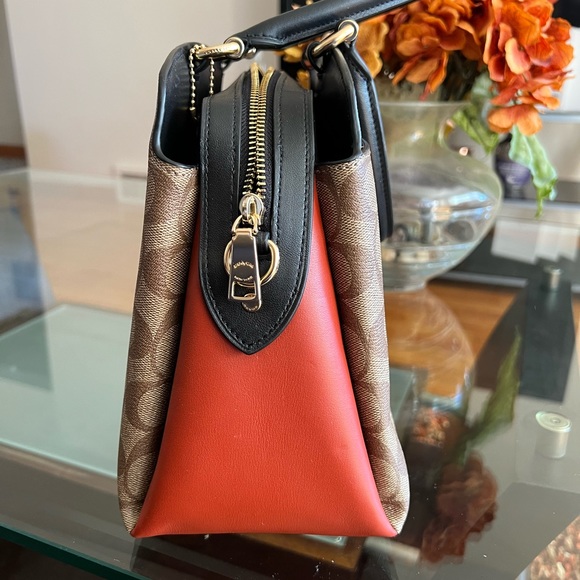 Coach purse with matching wallet. - Picture 4 of 13